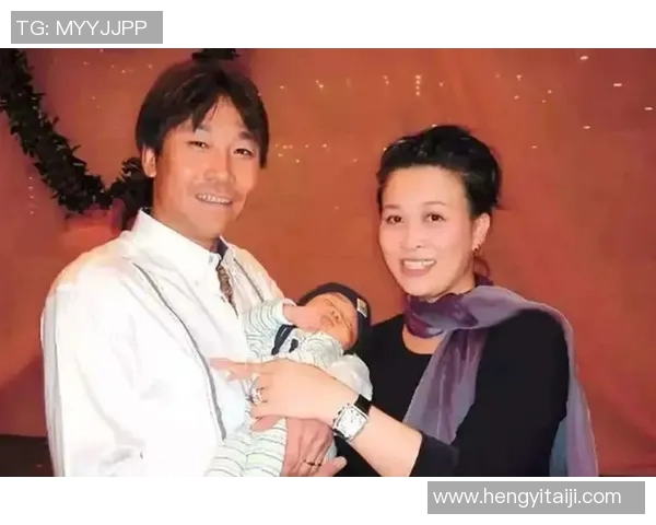 足球明星与母亲共庆辉煌时刻感人瞬间尽显亲情与荣耀 足球明星与母亲共庆辉煌时刻感人瞬间尽显亲情与荣耀