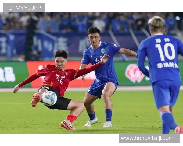 南京足球队战术之争引发热议球迷与专家各执己见探讨未来方向